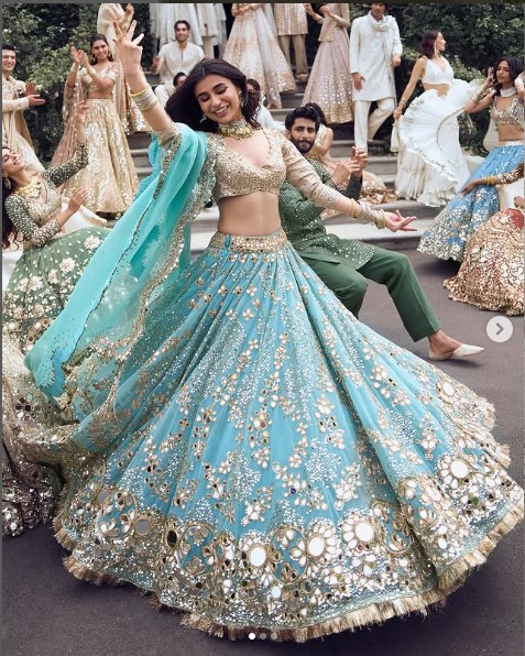 Mirror Lehenga
Kshkin fashion
Bollywood Designs
Lehnega