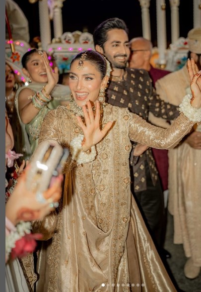 Golden Anarkali Pakistani Party Wear Suit
Pakistani Craftsmanship