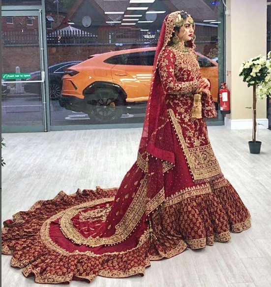 Long trail
Pakistani Indian Bridal Wear