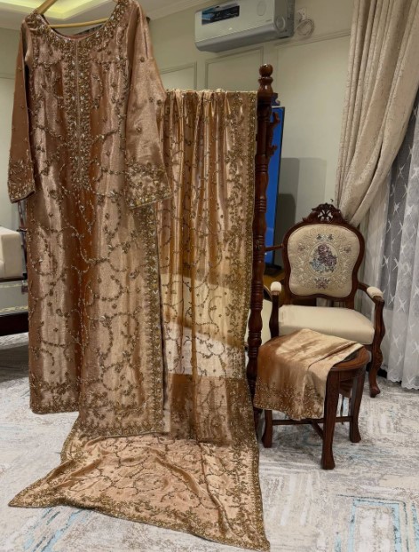 groom mother wedding outfit